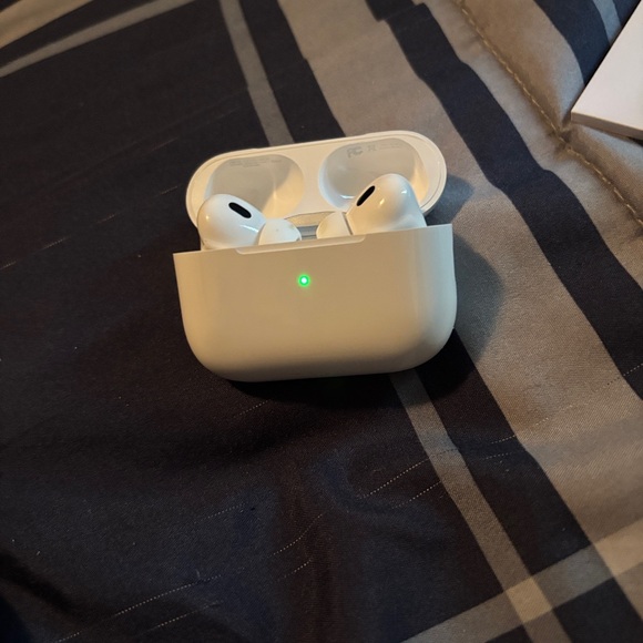 Wireless Earbuds with Charging Case - White